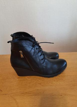 Жіночі черевики