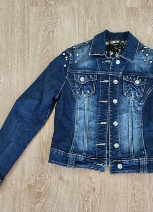 Джинсовий піджак з шипами
