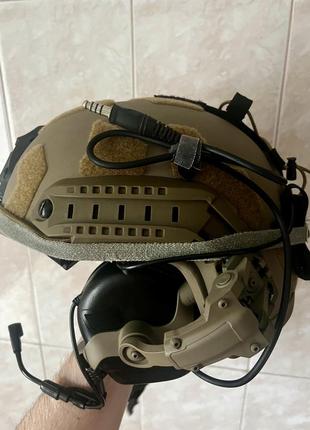 Тактичний балістичний шолом каска з навушниками earmor m32