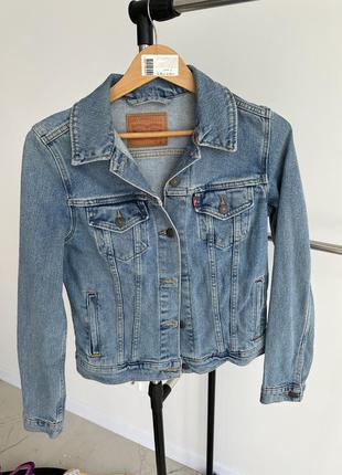 Курточка джинсова levis