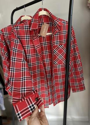 Червона сорочка в клітинку картата