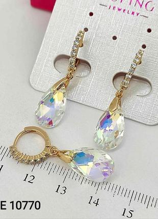 Cерьги с белыми кристаллами swarovski. размер 3,5 см. медзолото. медицинское золото. xuping