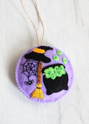 Фетрова іграшка на halloween відьмочка, підвіска з фетру на хеллоуїн, іграшка хеллоуїн handmade