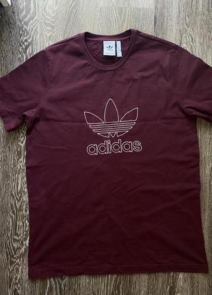 Футболка от бренда adidas