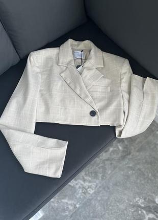 Укорочений жіночий піджак / жакет bershka