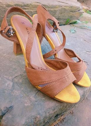 Фірмові босоніжки3 фото