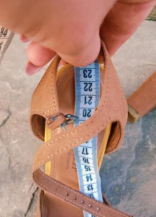 Фірмові босоніжки6 фото