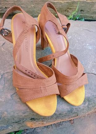 Фірмові босоніжки2 фото