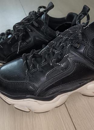 Масивні шкіряні кросівки