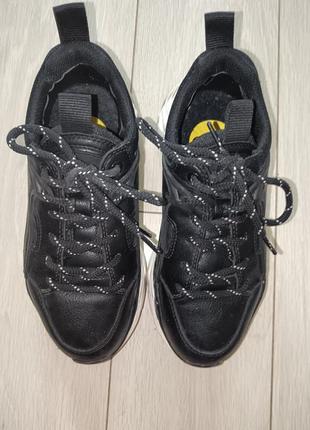 Масивні шкіряні кросівки