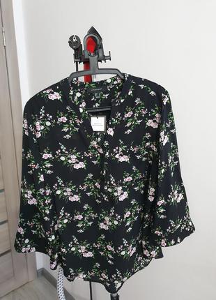 Блуза новая черная в цветочный принт2 фото