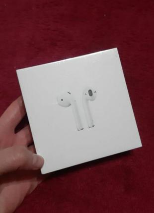 Airpods with charging case (mv7n2am/a)