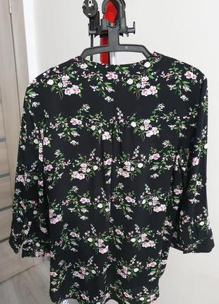 Блуза нова чорна в квітковий принт4 фото
