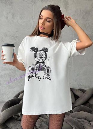 Белая хлопковая футболка оверсайз