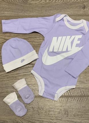 Комплект боди/шапочка/носочки nike на возраст 6-12 мес/70-80 см