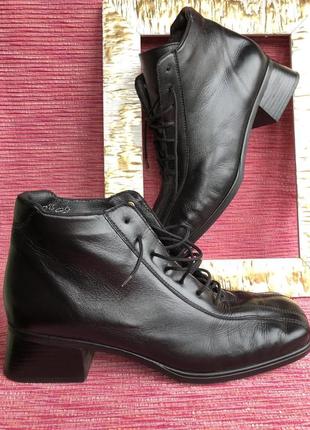 Черевики, туфлі