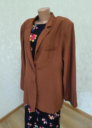 Актуальний шикарний шоколадний прямий піджак жакет великий розмір