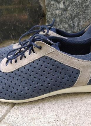 Якісні, комфортні кросівки helvesko