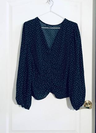Великолепная укороченная блуза в горох бренда peacocks