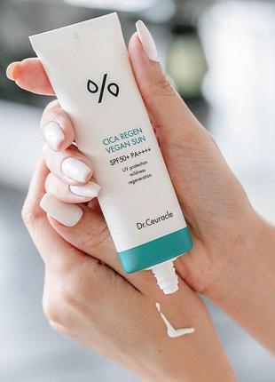 Сонцезахисний веганський крем з центелою азіатською dr.ceuracle cica regen vegan sun spf50+/pa++++