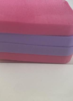 Спонжик для макияжа .