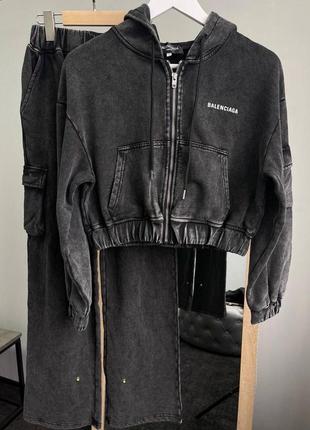 Жіночій костюм