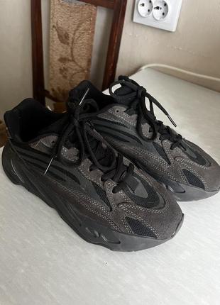 Кроссовки adidas yeezy boost 700 v2 black x kanye west, кроссовки адидас изи буст 7005 фото