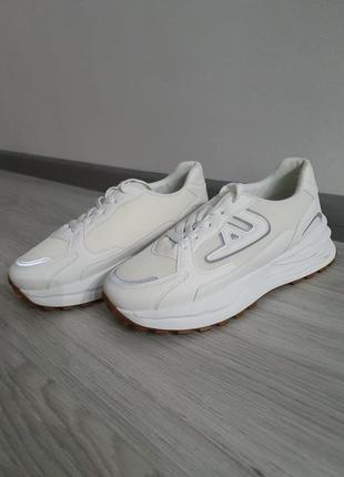 Новые белые кроссовки2 фото