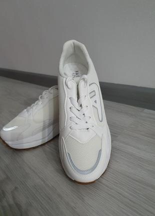 Новые белые кроссовки5 фото