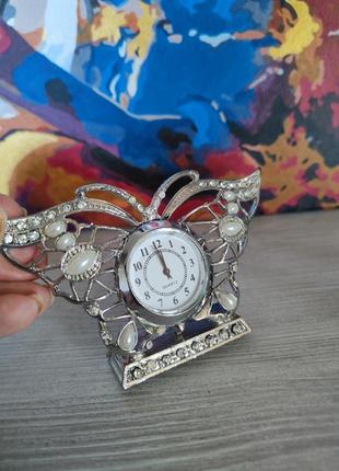 Маленькие металлические часы серебряного цвета арка, бабочка, миниатюра2 фото