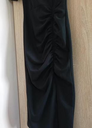 Облегающее, черное миди платье с драпировкой2 фото