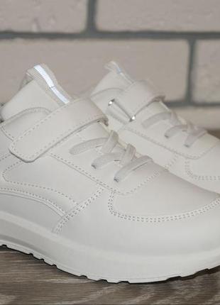 Стильні білі демісезонні кросівки5 фото