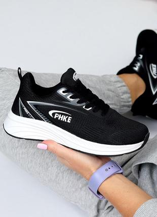 Женские спортивные текстильные кроссовки черные на белой утолщенной подошве, легкая модель, весна, л10 фото