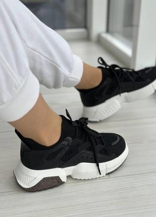 Женские стильные черные кроссовки4 фото