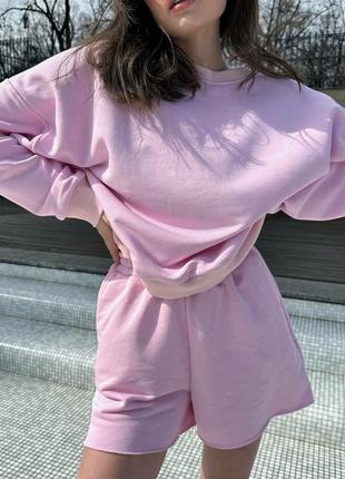 Спортивний костюм світшот вільного крою вкорочена кофта лонгслів худі шорти короткі на високій посадці бермуди комплект рожевий зелений4 фото
