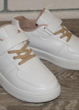 Білі кросівки з бежевими шнурками та підкладкою (розміри: 32, 33, 34, 35, 36, 37)4 фото