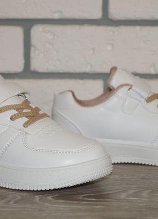 Білі кросівки з бежевими шнурками та підкладкою (розміри: 32, 33, 34, 35, 36, 37)2 фото