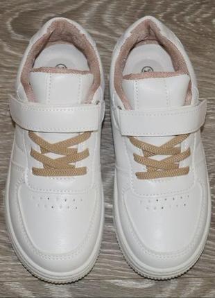 Білі кросівки з бежевими шнурками та підкладкою (розміри: 32, 33, 34, 35, 36, 37)5 фото
