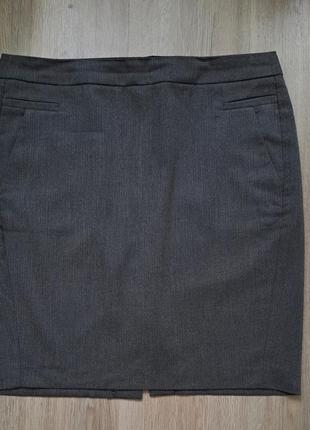 Сіра жіноча спідниця до коліна