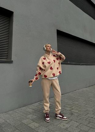 Трендовий спортивний костюм
