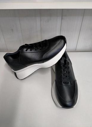 Кроссовки женские черные с белой подошвой, стильные.т-5658.
размеры:36-41.
ціна -900грн4 фото