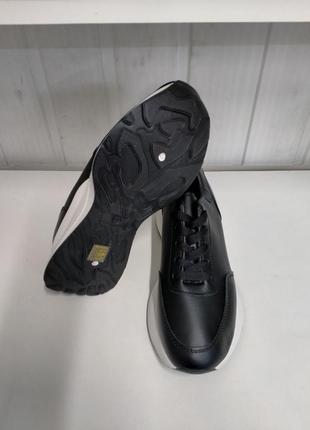 Кроссовки женские черные с белой подошвой, стильные.т-5658.
размеры:36-41.
ціна -900грн5 фото