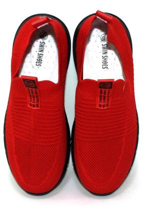 Красные трикотажные кроссовки на черной подошве2 фото