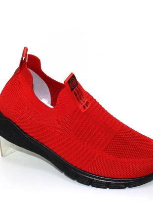 Червоні трикотажні кросівки на чорній підошві