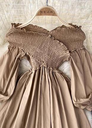 Приваблива сукня, з пишними рукавами