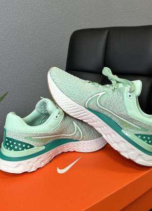 Жіночі кросівки nike react infinity run 3 flyknit оригінал2 фото