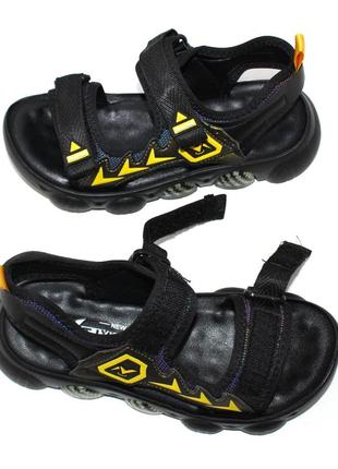 Дитячі чорні сандалі на липучках для хлопчика на об'ємній підошві з піни.7 фото