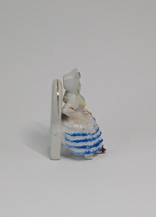 Статуетка порцелянова, німеччина, клеймо import "панянка на стільці"