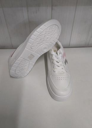 Кросівки жіночі білі з полосками.т-5657.
розміри:37;38;39;41.
ціна -700грн6 фото
