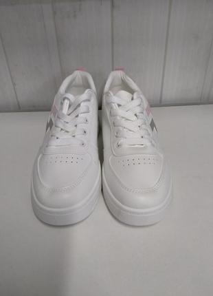 Кросівки жіночі білі з полосками.т-5657.
розміри:37;38;39;41.
ціна -700грн5 фото